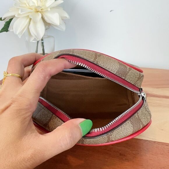 NWT Coach Dome Cosmetic Case In Signature Canvas With Wild Strawberry - Picture 6 of 7